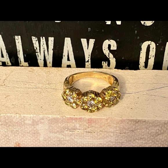 ❌SOLD❌14k yellow diamond and white diamond flower ring in yellow gold - Picture 6 of 9